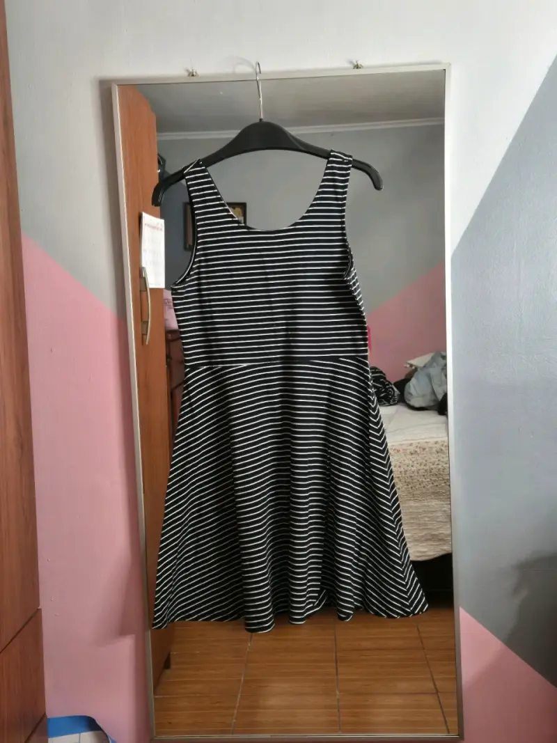 Vestido a rayas blanco y negro casual - 4