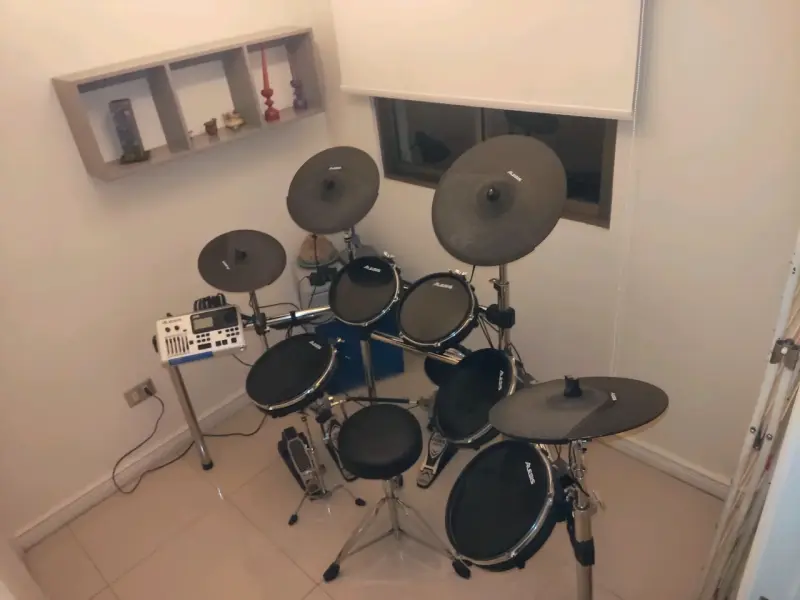 Batería electrónica Alesis DM10 + Pedalera doble - 1