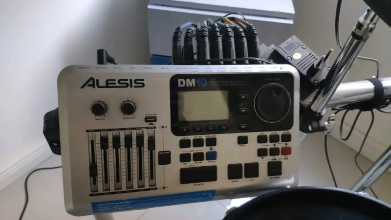 Batería electrónica Alesis DM10 + Pedalera doble - 2