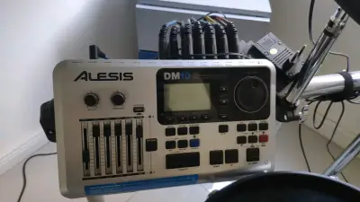 Batería electrónica Alesis DM10 + Pedalera doble - miniatura 2