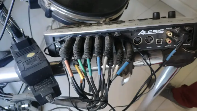 Batería electrónica Alesis DM10 + Pedalera doble - 3