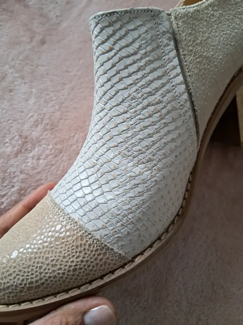 Zapatos de cuero beige con tacón - 2