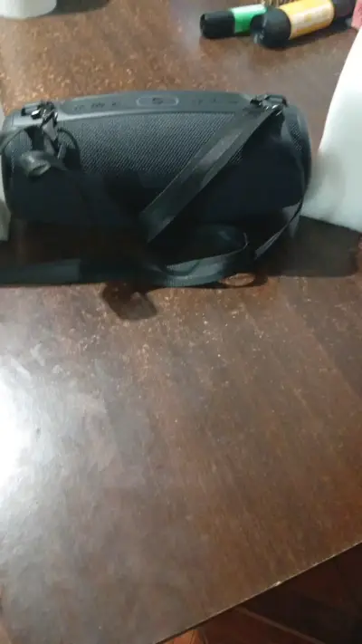 Parlante portátil Bluetooth negro - miniatura 1
