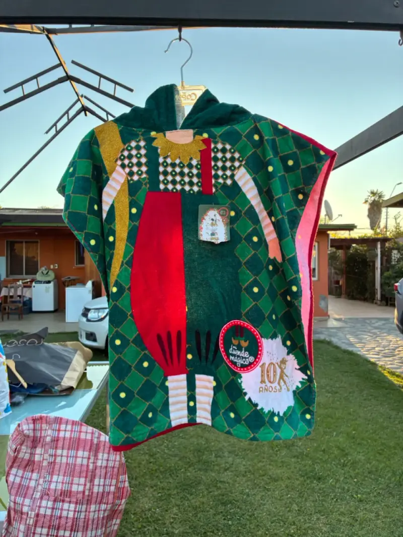 Poncho infantil de toalla con diseño navideño - 1