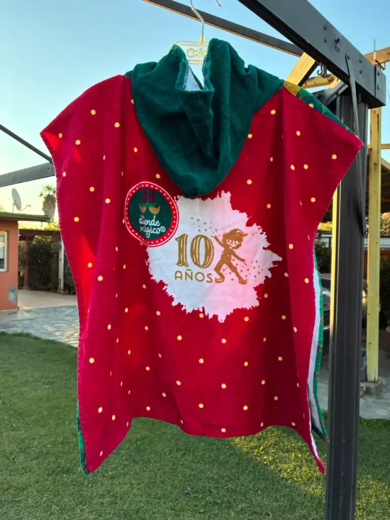 Poncho infantil de toalla con diseño navideño - 2