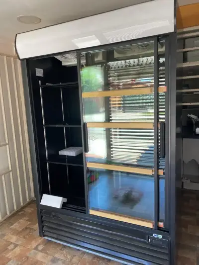 Visicooler 2 Puertas Correderas Negra - Impecable - miniatura 5