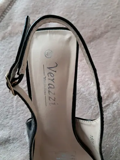 Zapatos de tacón Verazzi charol negros con hebilla - miniatura 2