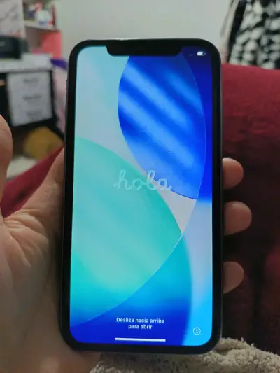 Smartphone moderno con pantalla táctil - miniatura 1