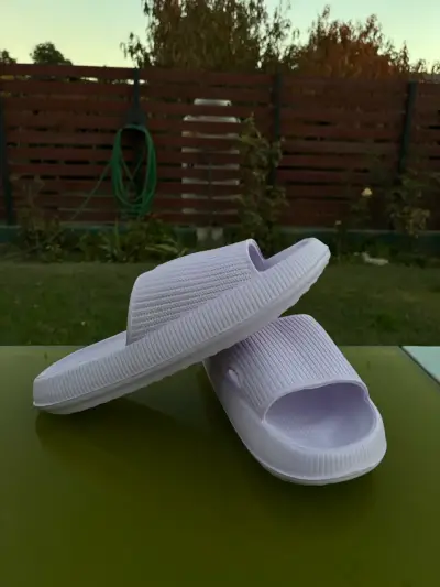 Sandalias ergonómicas color lila de goma - miniatura 1