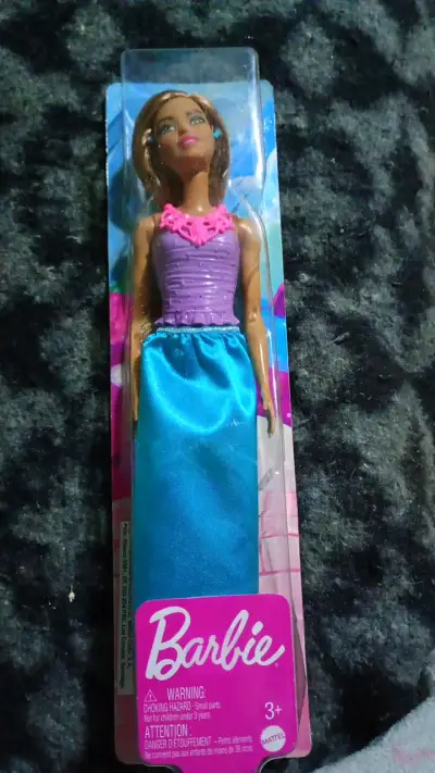 Muñeca Barbie con vestido azul y morado - miniatura 1