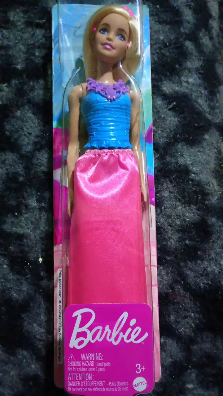 Muñeca Barbie con vestido rosa y azul - 1