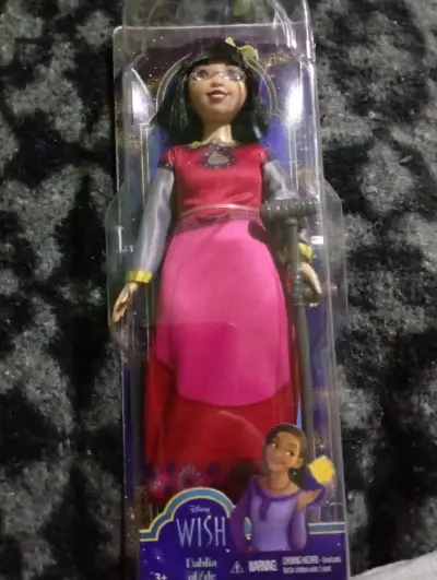 Muñeca Wish Disney con vestido rojo - miniatura 3