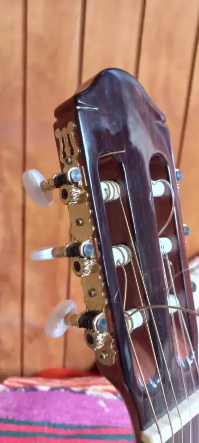 Guitarra clásica Raimundo de madera natural - miniatura 3