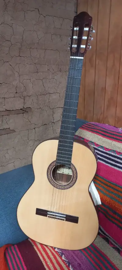 Guitarra clásica Raimundo de madera natural - miniatura 4