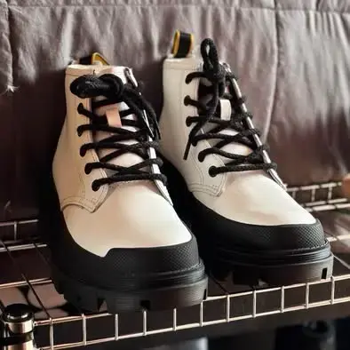 Botas CAT blancas de cuero con suela gruesa - 2