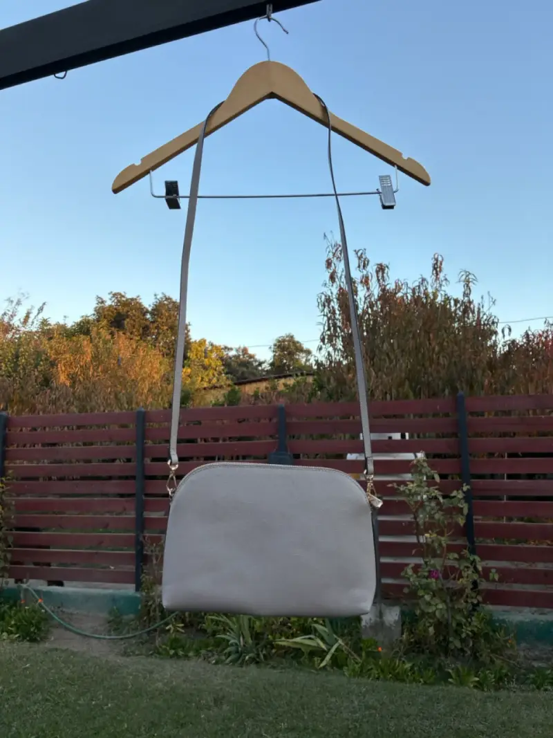 Cartera cruzada beige elegante