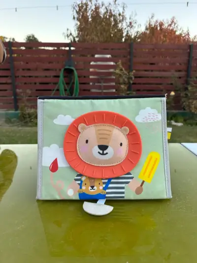 Libro de tela para bebé con diferentes diseños - miniatura 1