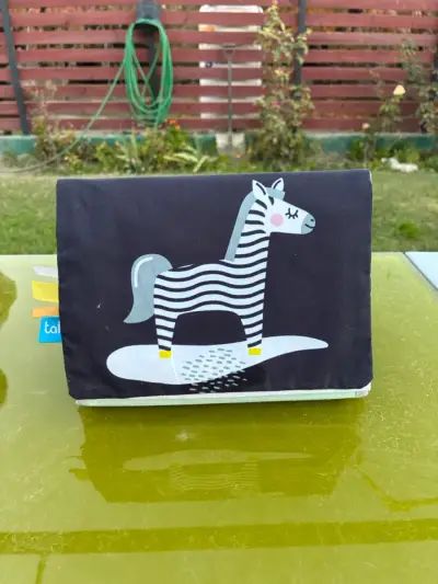 Libro de tela para bebé con diferentes diseños - miniatura 5