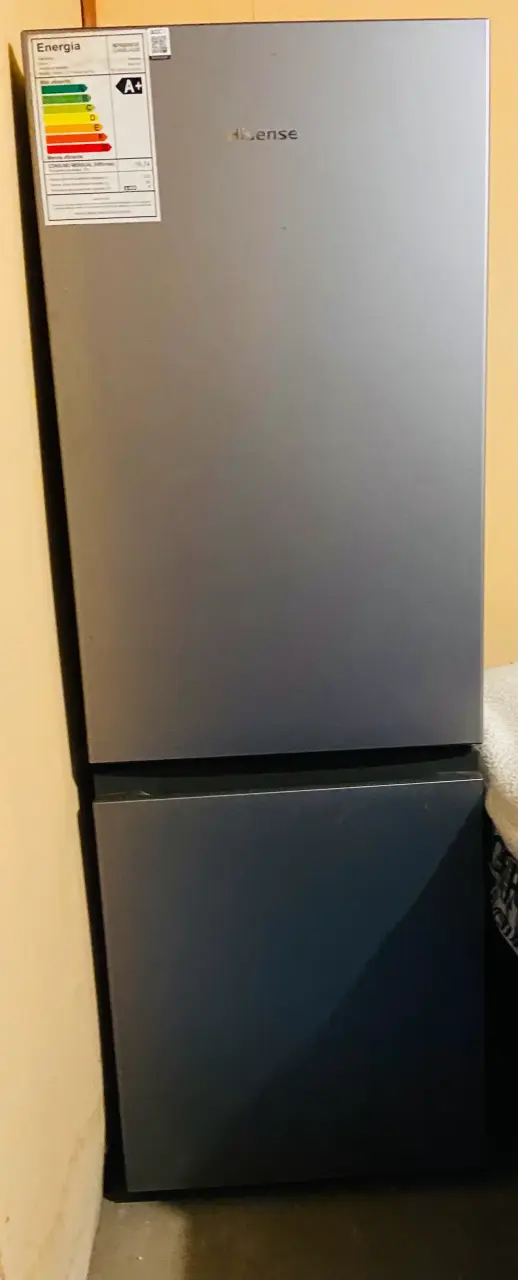 Refrigerador de dos puertas con amplio espacio - 6