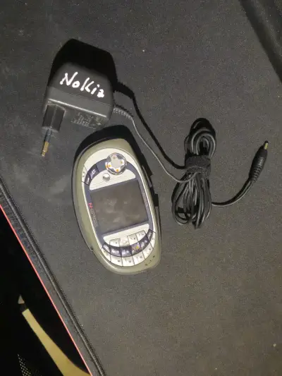 Nokia N-Gage QD con cargador original - miniatura 1