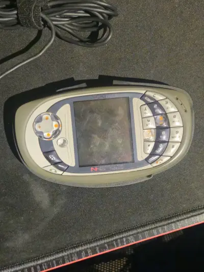 Nokia N-Gage QD con cargador original - miniatura 2