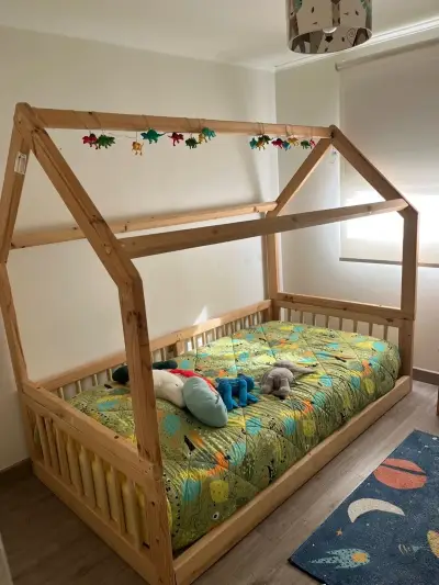 Cama infantil de madera estilo Montessori - miniatura 1