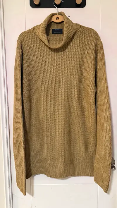 Vestido de lana  cuello alto beige Bershka - miniatura 1