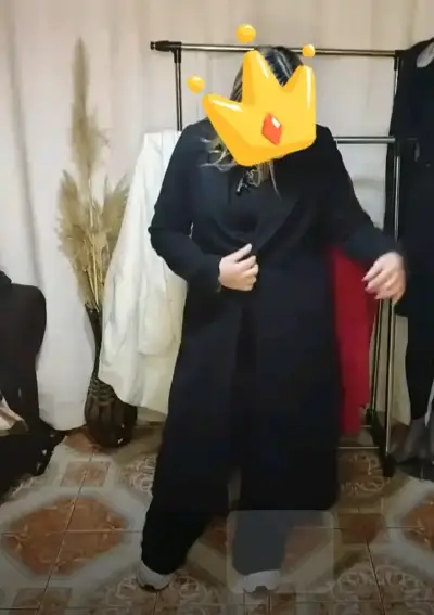 Abrigo largo negro elegante para mujer - miniatura 2
