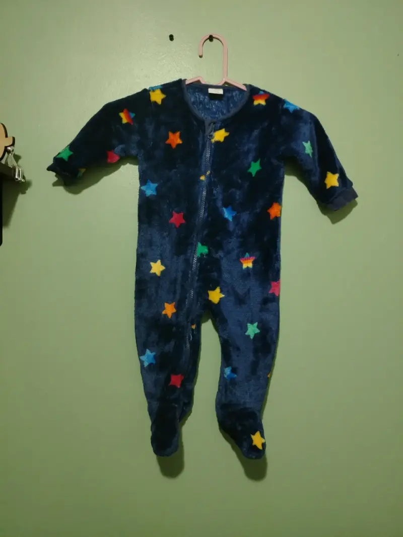 Pijama enterito de polar con estrellas