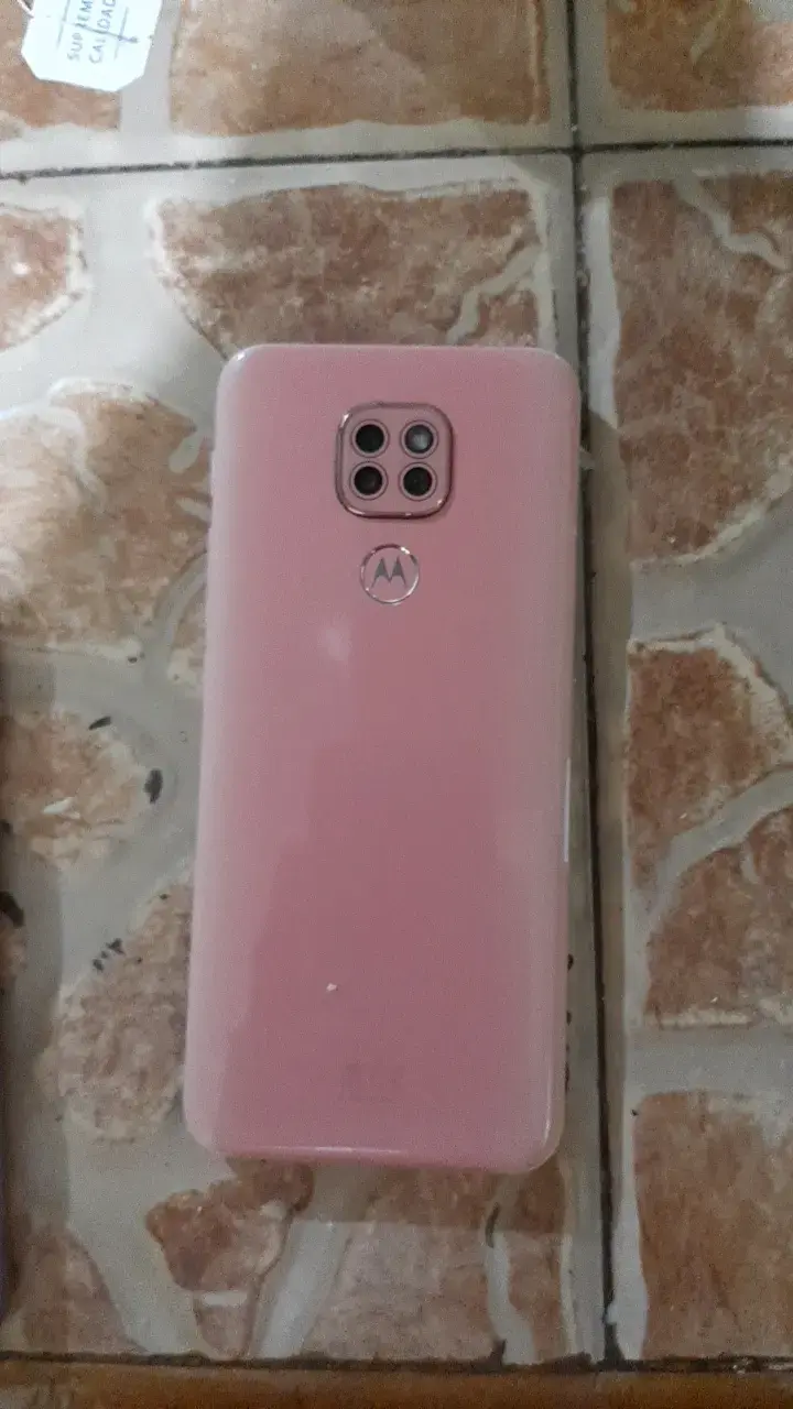 Smartphone con pantalla dañada - 2