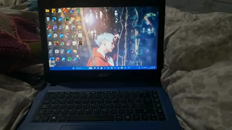 Notebook Acer azul en buen estado - 4