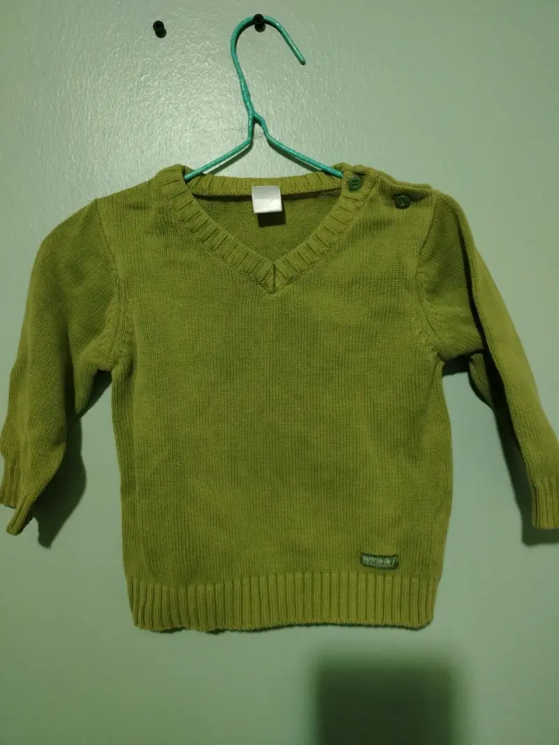 Suéter verde para niño con botones 12m
