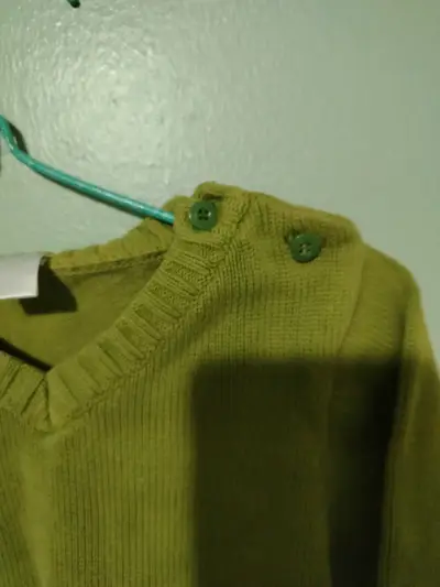 Suéter verde para niño con botones 12m - miniatura 4