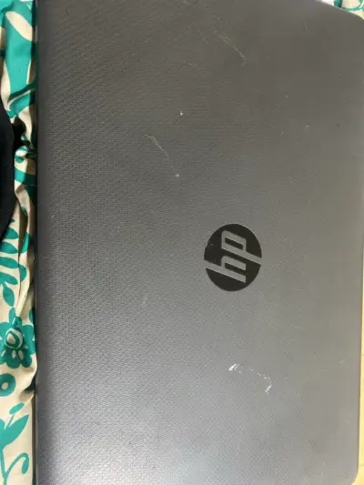 Laptop HP usada en buen estado - miniatura 1