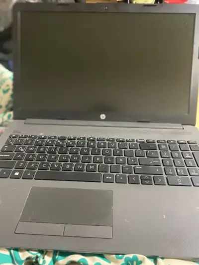 Laptop HP usada en buen estado - miniatura 2