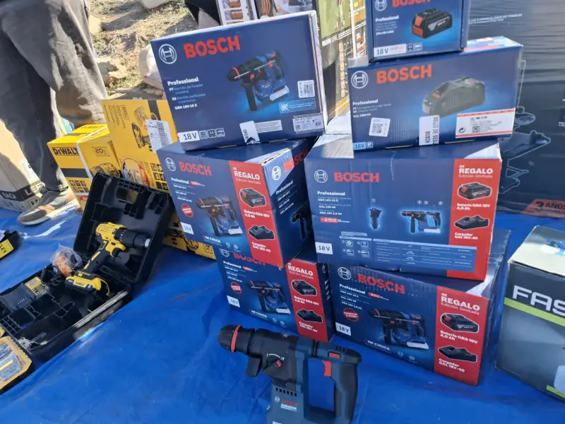Martillo inalámbrico Bosch 18V con batería y cargador - 4