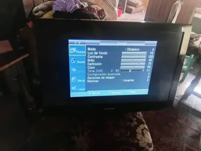 Televisor Samsung con pantalla de 32 pulgadas - miniatura 4