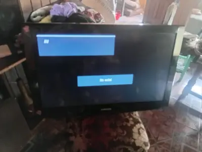 Televisor Samsung con pantalla de 32 pulgadas - miniatura 5