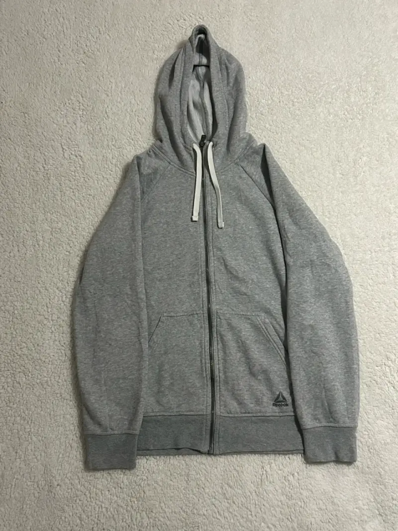 Polerón gris con capucha y cierre - 2