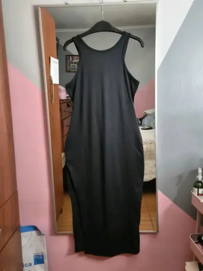 Vestido negro sin mangas elegante - miniatura 1