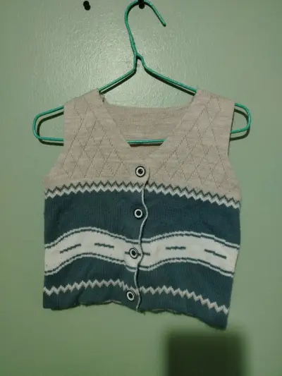 Chaleco tejido gris niño con botones talla 12m-18m - miniatura 1