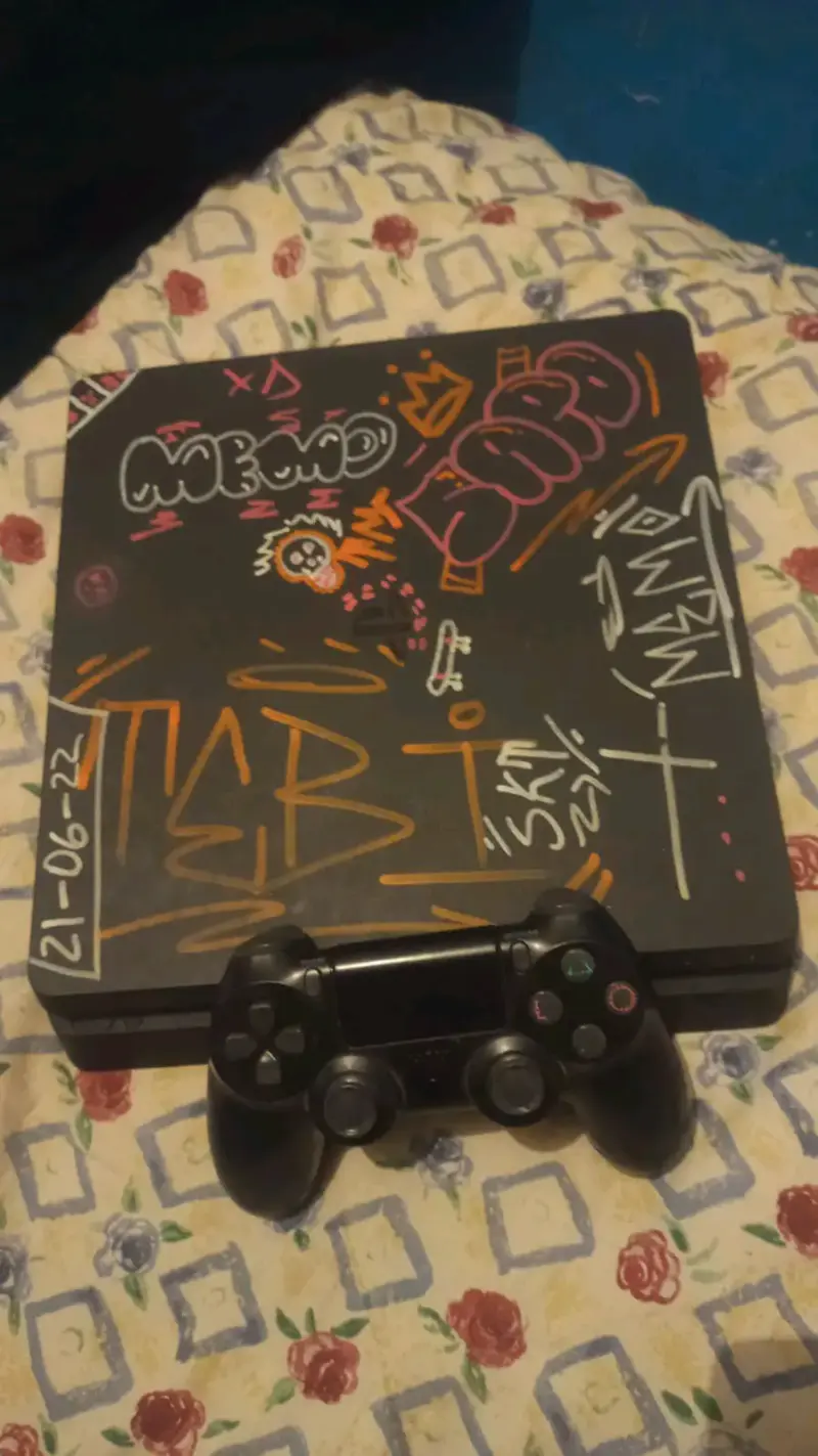 Consola PlayStation 4 con diseño personalizado - 3