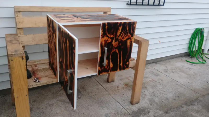 Mueble de madera quemada con puertas - 2