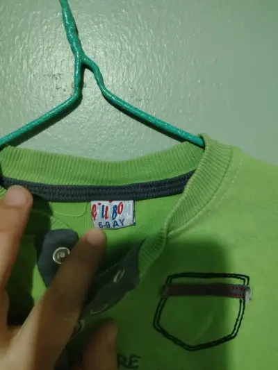 Polerón verde infantil con diseño de oso - miniatura 2