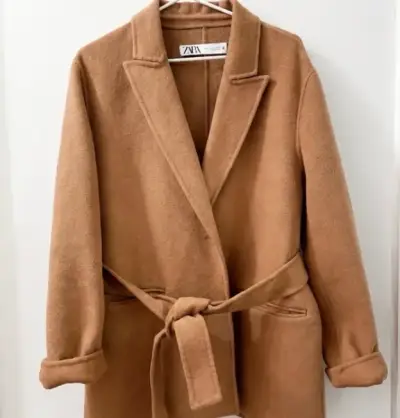 Abrigo camel Zara con cinturón - miniatura 1