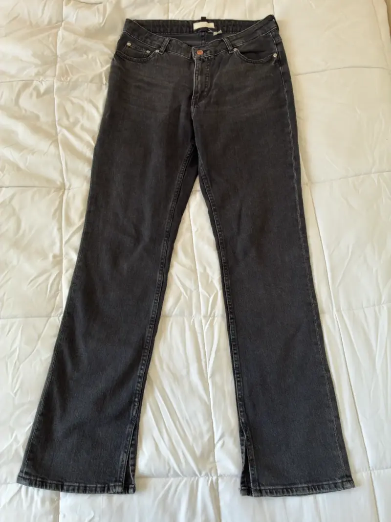Jeans negros de corte recto para mujer - 1