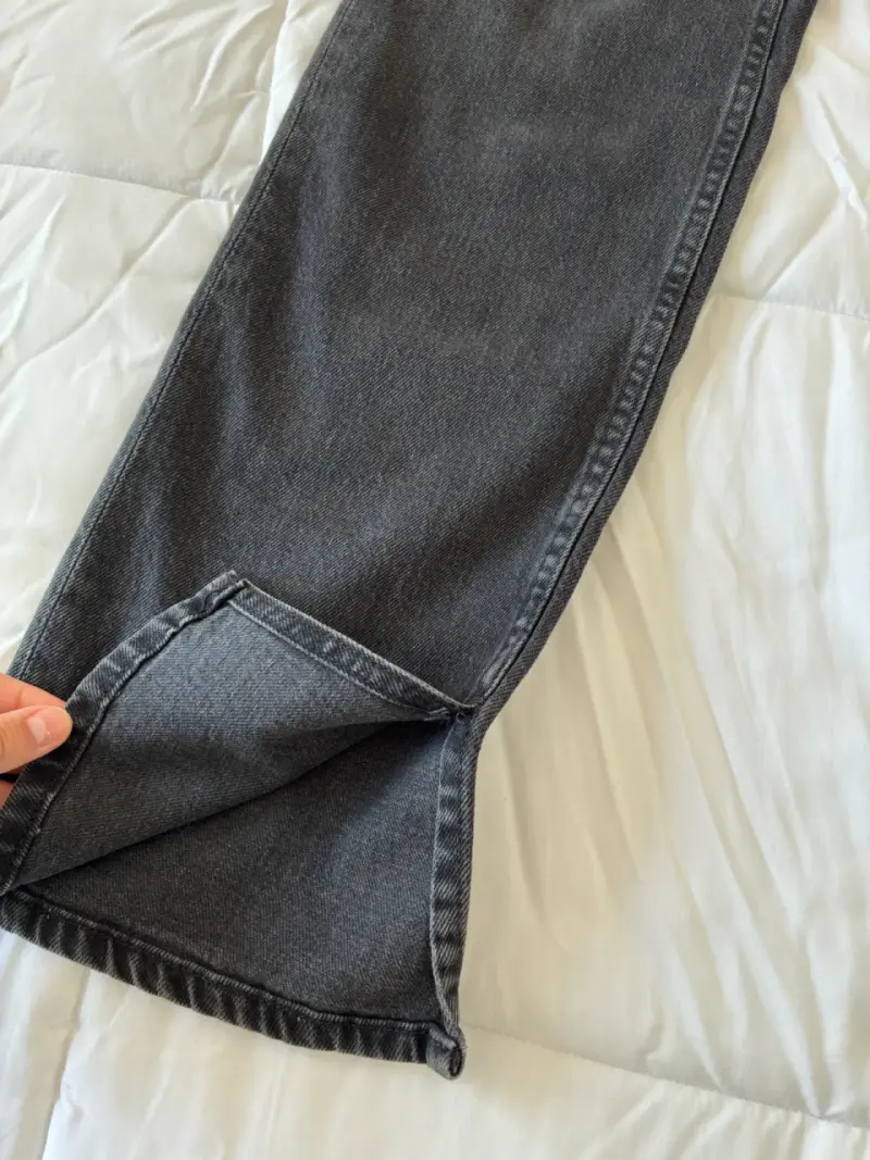 Jeans negros de corte recto para mujer - 2