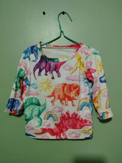 Polera infantil con estampado de dinosaurios - miniatura 1