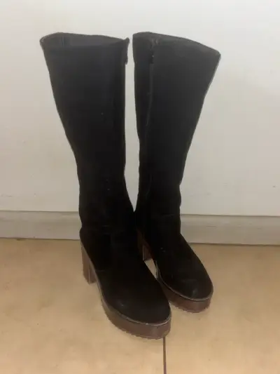 Botas negras de gamuza con plataforma - miniatura 2
