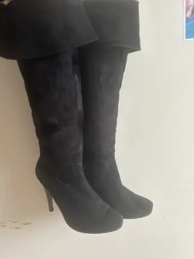 Botas negras de tacón alto para mujer - miniatura 1